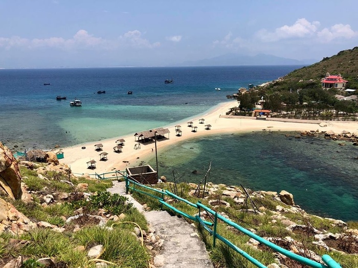 du lịch nha trang, đi nha trang, nắng thế này chỉ muốn lao đến nha trang thỏa sức vùng vẫy trong ‘bãi tắm đôi’ duy nhất ở việt nam